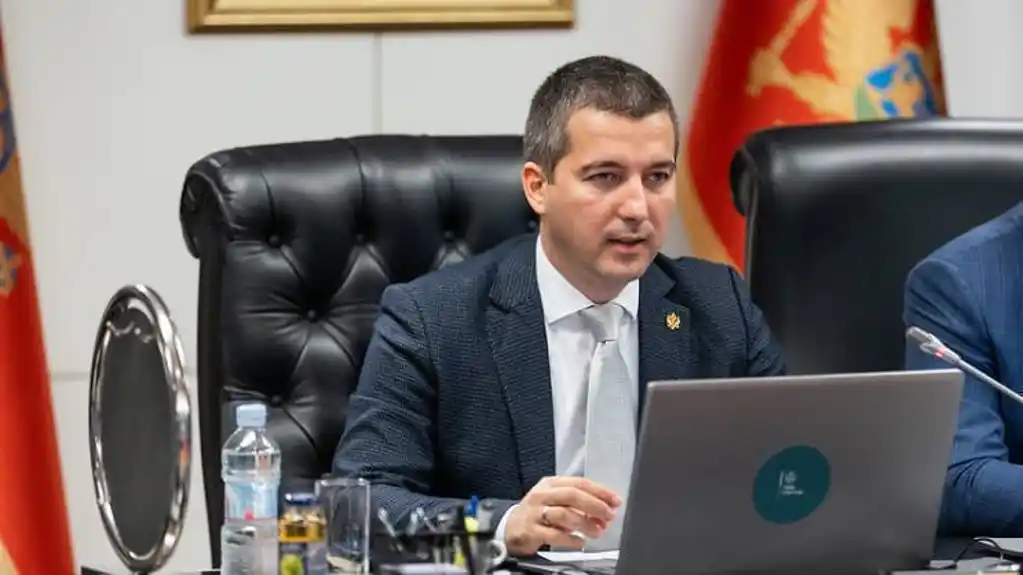 Bečić: Istorijski rast povjerenja u vojsku i policiju potvrda uspjeha reformi u sektoru bezbjednosti