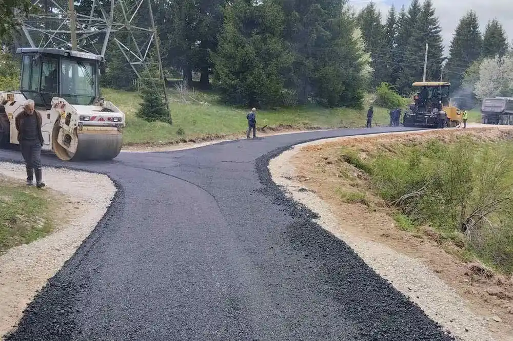 Bijelo Polje: Stigli prvi metri asfalta na putu Kovren – Gorice