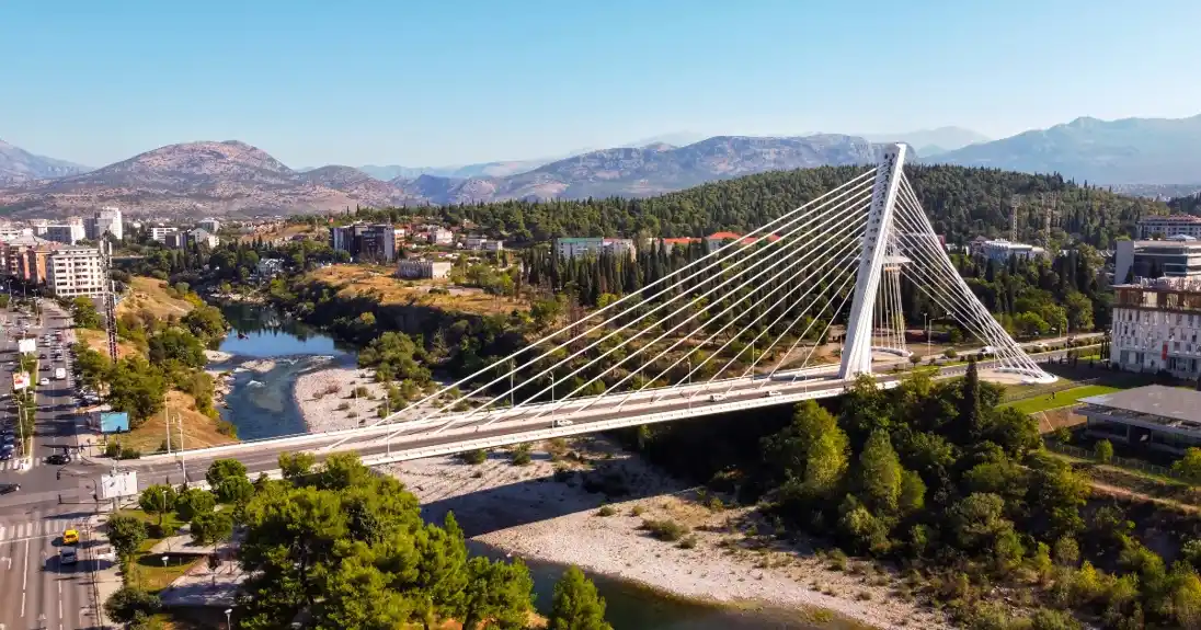 Danas sunčano vrijeme na jugu i u centralnim predjelima, na sjeveru moguća rijetka kiša