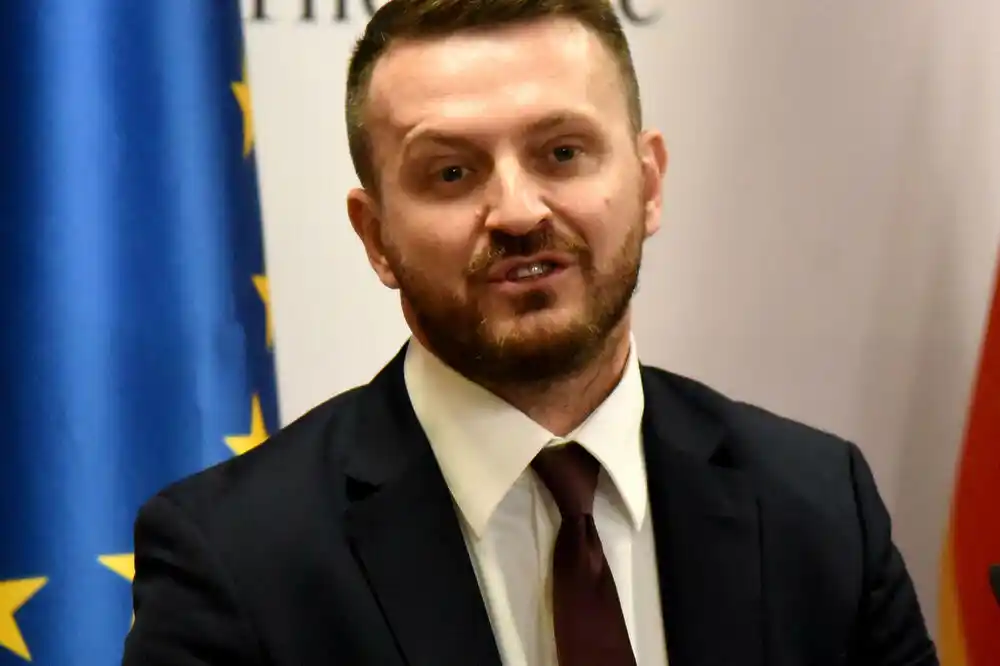 Dukaj: Čapuni da svoj model za status grada spremi i uklopi u zakonski okvir, pa neka ga parlament izglasa