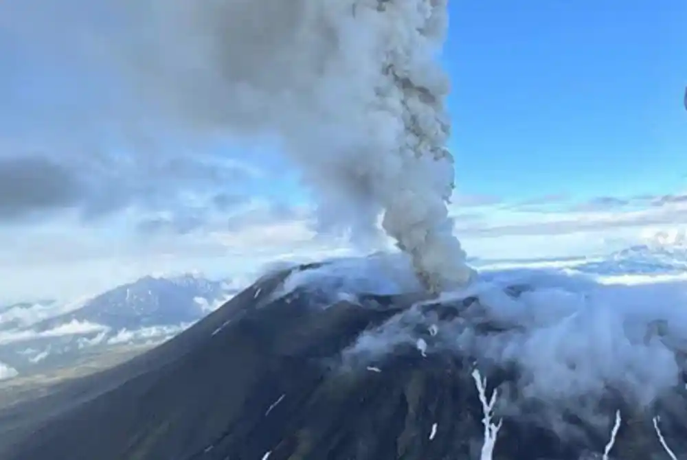 Erupcija vulkana Dukono: Poginula dva državljanina Singapura