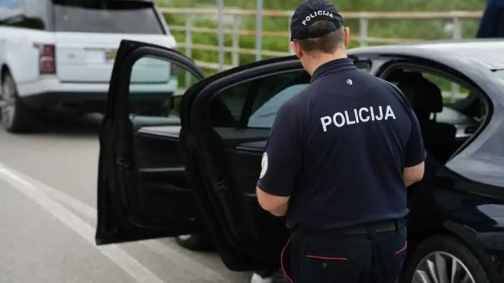 Hapšenje zbog falsifikovanih vozačkih dozvola, zaplijenjena i roba vrijedna 40.000 eura