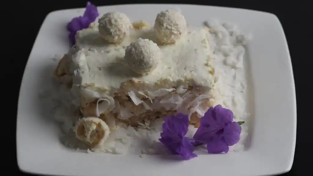 Kokos tiramisu bez pečenja – kremasti desert sa piškotama i kokosom