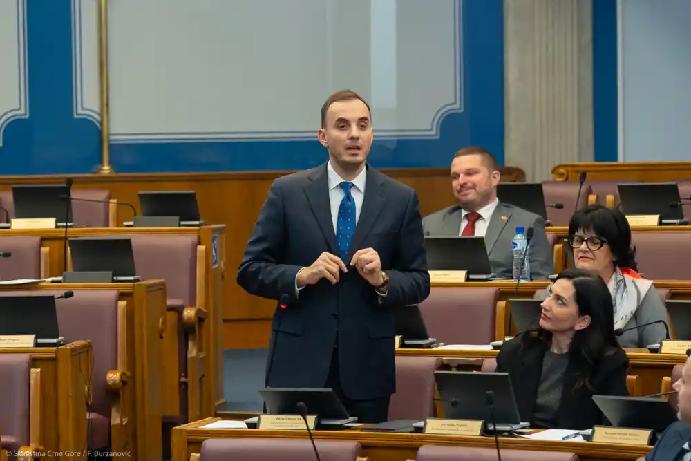 Konatar: Država ne smije živjeti samo od kredita, potrebna nam je nova ekonomska politika