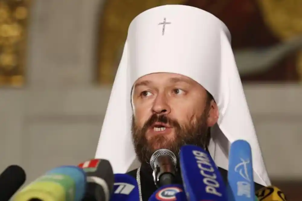 Mitropolit Ilarion tvrdi da mu je bijela supstanca podmetnuta