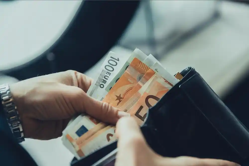 Monstat: Prosječna zarada u aprilu 1,03 hiljade eura