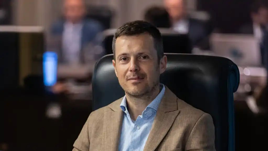 Mujović: Rekonstrukcija centralnog gradskog trga prioritet, na korak smo od dobijanja dozvole za izgradnju istočne tribine