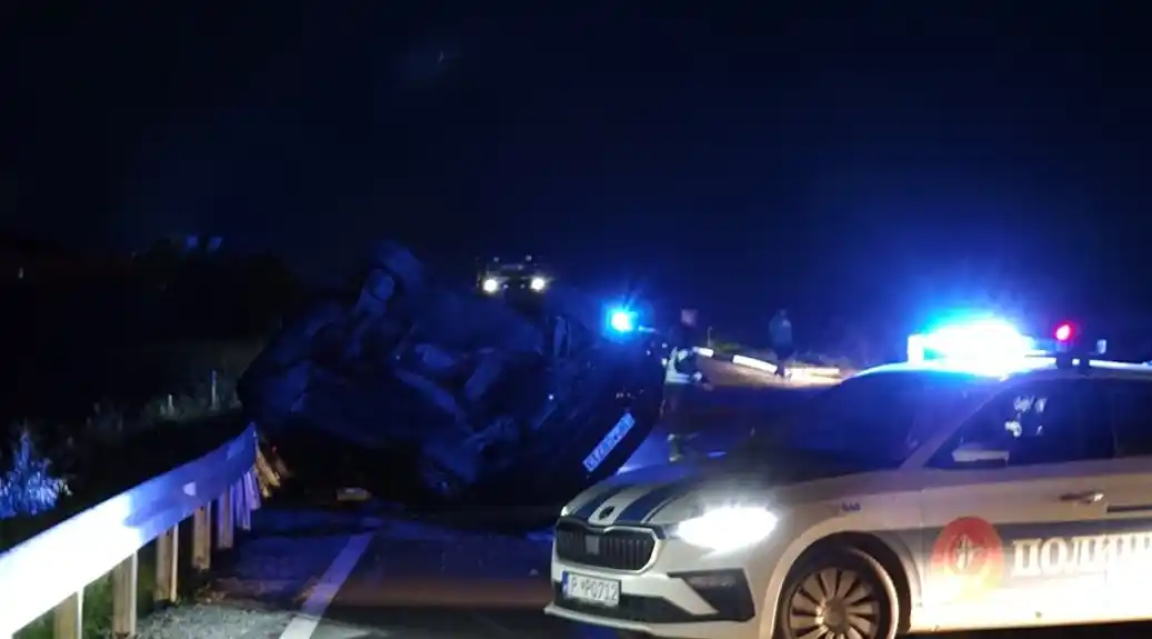 Nezgoda kod Bijelog Polja: Automobil završio na krovu
