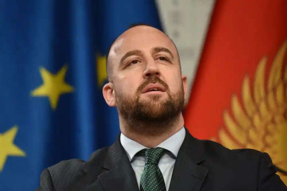 Nikolić: Ništa od Vladine najave o zatvaranju dva poglavlja u maju, pregovori idu ka 2027.