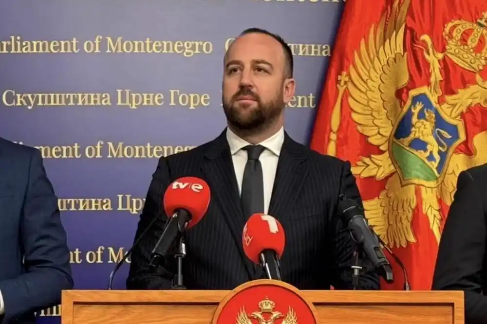 Nikolić: Vlast bježi od odgovornosti kroz „ćutanje“ u parlamentu i telefonske sjednice Vlade