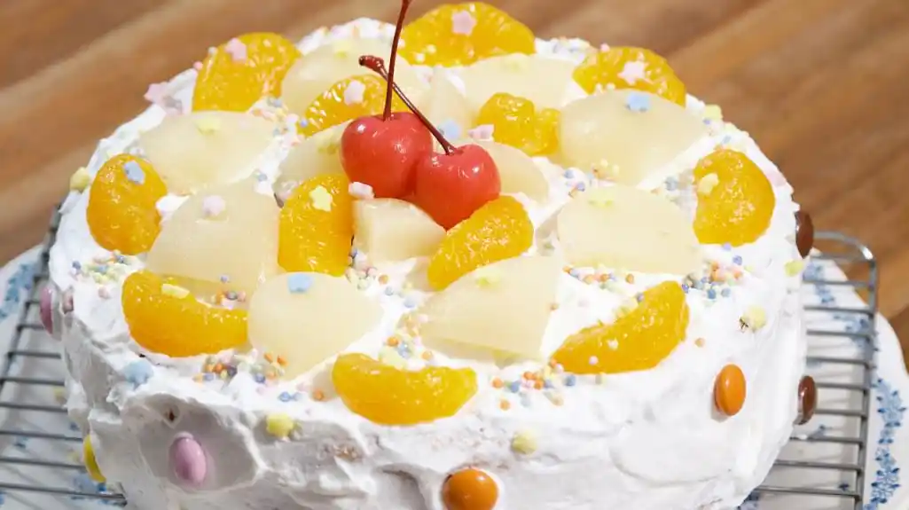 Posna torta sa ananasom i plazmom za Đurđevdan