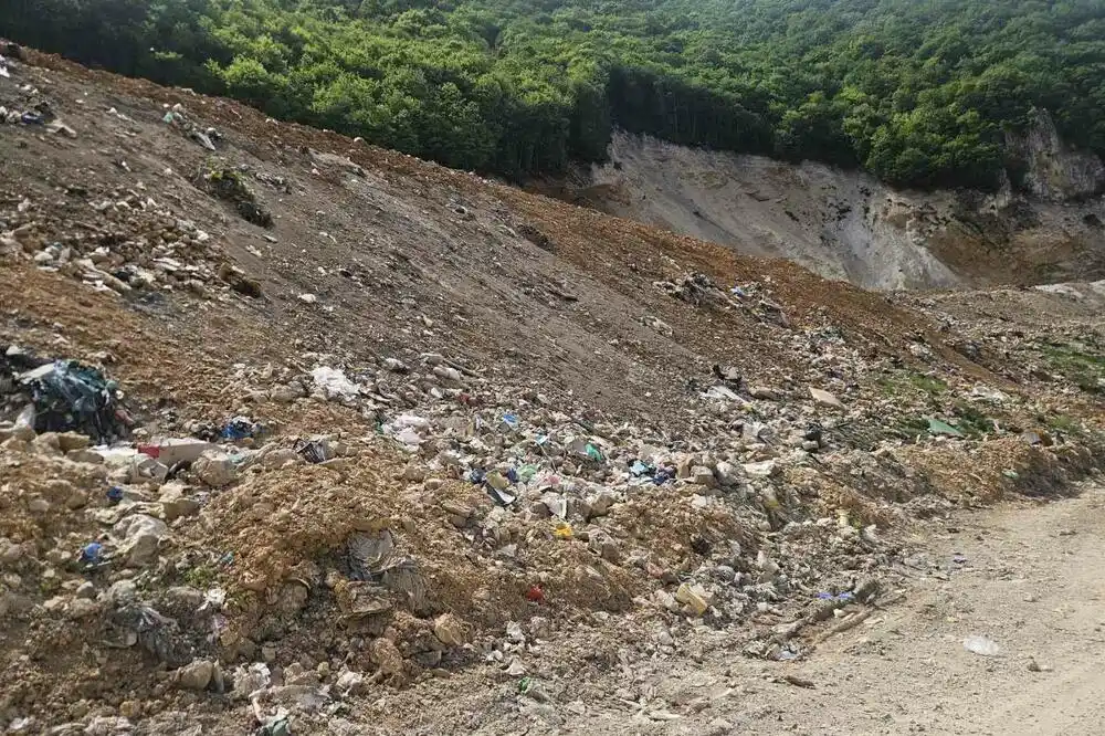 Prekinuta blokada odvoza otpada u Bijelom Polju: Državna inspekcija dala privremenu dozvolu za odlaganje