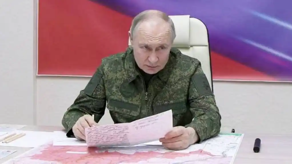 Putin potpisao zakon o zaštiti ruskih građana pred stranim sudovima: Rusija odobrila angažovanje vojske