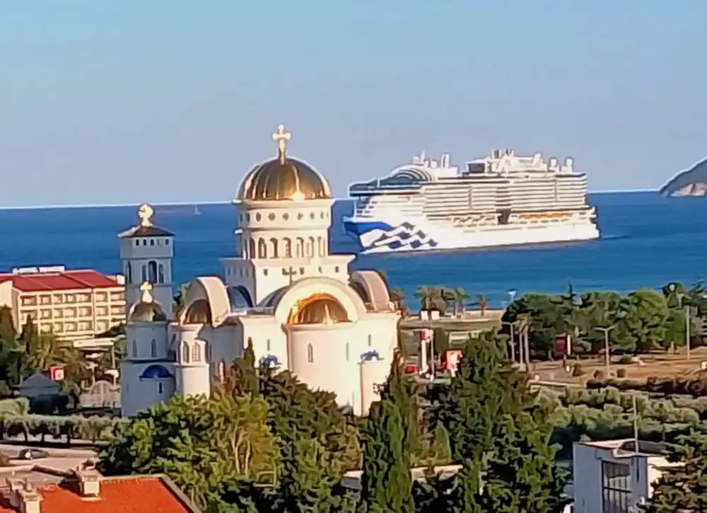 Sa kruzerom „Norwegian viva“ u Bar stiglo 3.000 turista