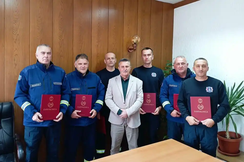 Sedmorici pljevaljskih vatrogasaca zahvalnice za dvije decenije službe građanima