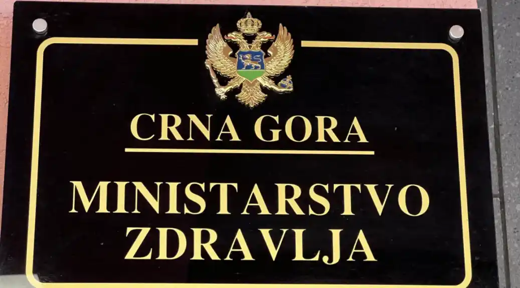 Tri pacijenta sa rijetkom bolešću hereditarnog angioedema bez terapije