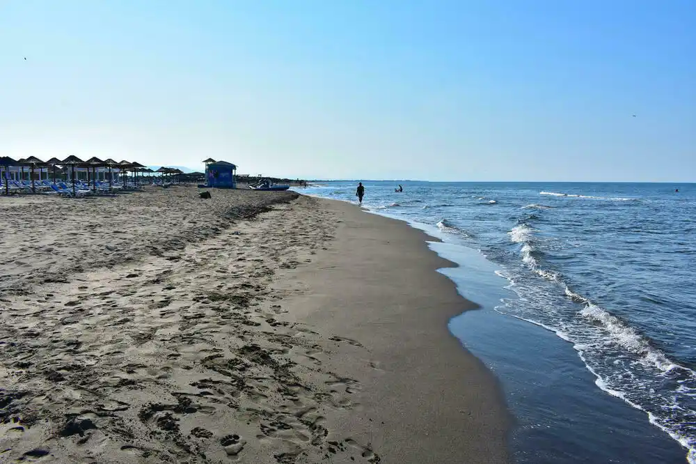 Ulcinj: Ko bude u kupaćem kostimu ili bez dijela odjeće van kupališne zone biće kažnjen od 150 do 500 eura