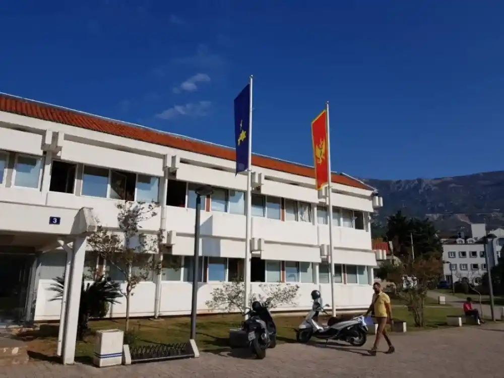 Vlada suspendovala odluku SO Budva: Program privremenih objekata šalju Ustavnom sudu