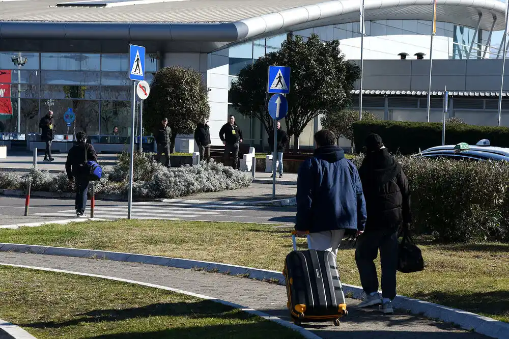 ACG: Zbog zabrane drumskog saobraćaja ka Aerodromu i sa Aerodroma Podgorica, putnici da dođu ranije