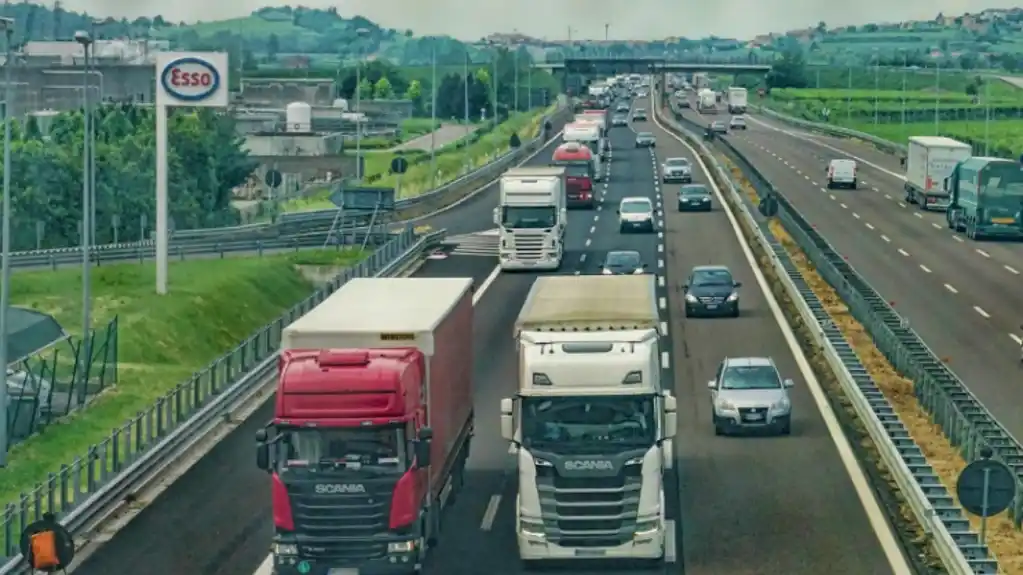 Algoritam određuje kojom brzinom ćete voziti: Kalifornija pokrenula prvi pametni auto-put
