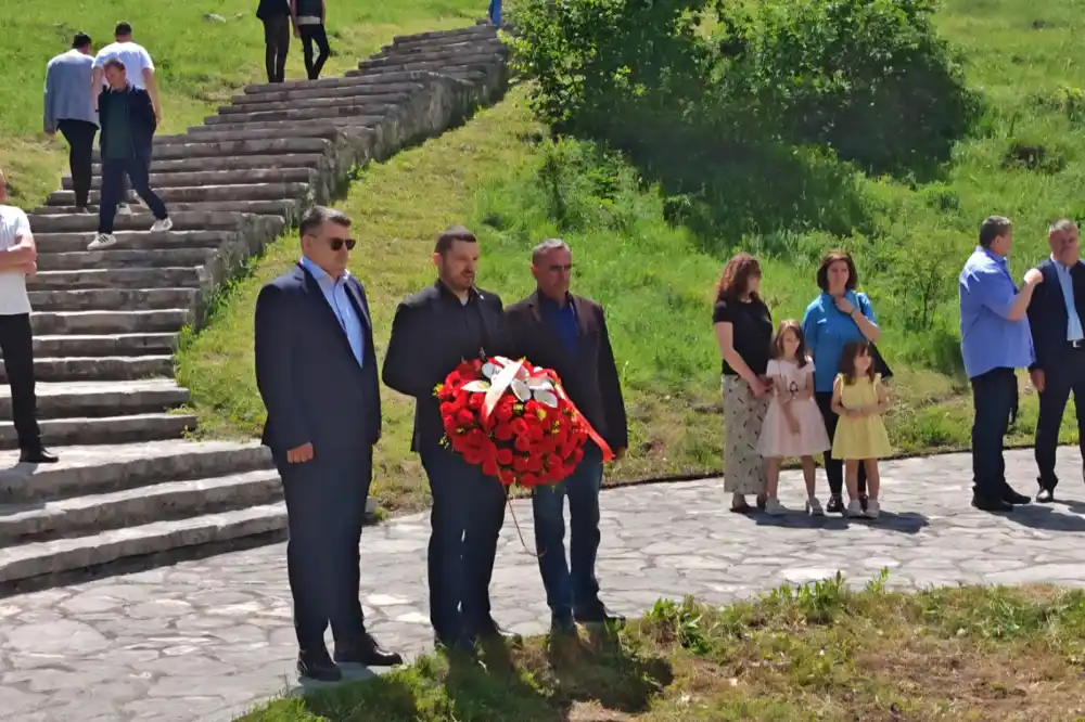Delegacija URE položila vijenac na spomen-obilježje u Dolima: Da se nikada ne zaborave nevine žrtve zvjerski i svirepo ubijene