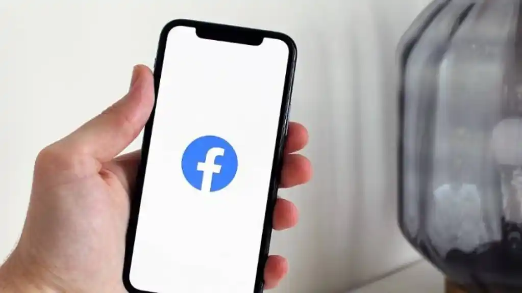 Facebook potpuno mijenja izgled? Stiže opcija koja će prepoloviti internet