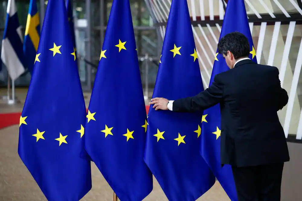 Fajnenšel tajms: Zemlje EU razmatraju „rasparčavanje“ diplomatske službe bloka