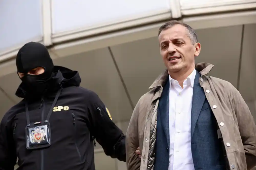 General Dakić i Predrag Bošković direktno odgovorni za iznošenje oružje iz magacina u Brezoviku uoči izbora 2020. godine?