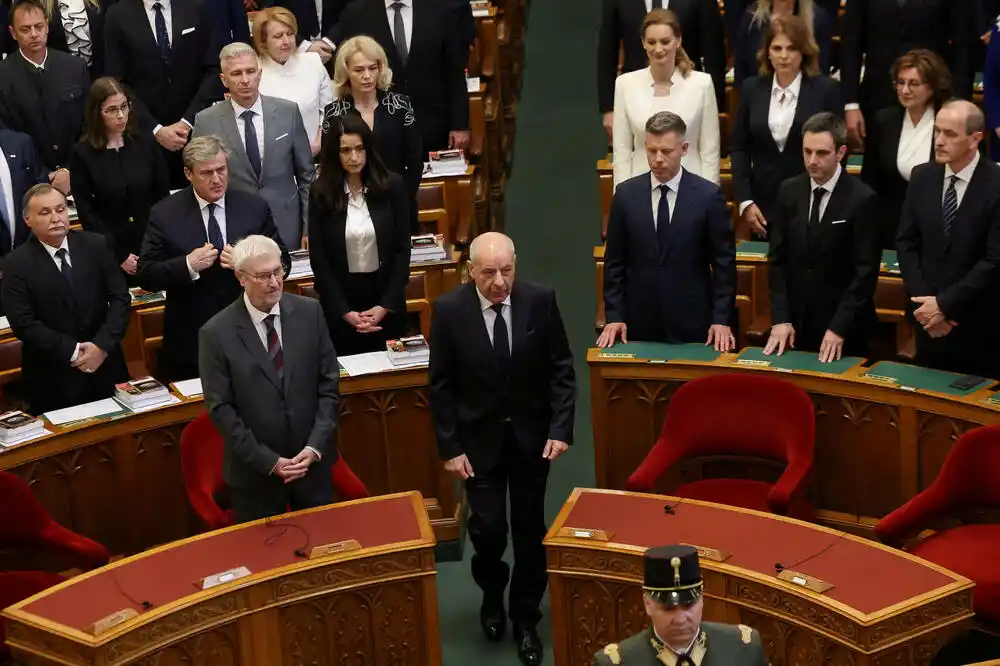 Mađar prijeti smjenom predsjednika: Šujok odbija da ode