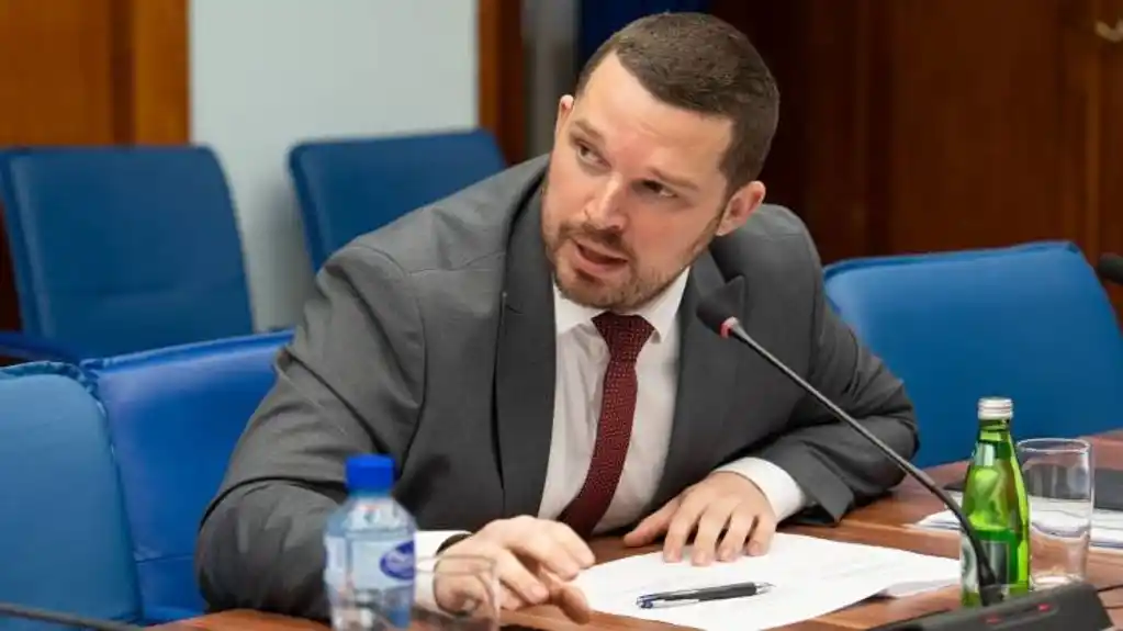 Mikić: Poslanički klubovi da podrže formiranje Anketnog odbora za Sveti Stefan i Miločer