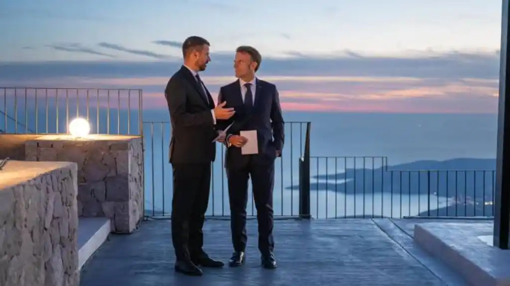 Milatović: Sinoć, iznad Boke, Crna Gora je pokazala zemlju slobode, istorije i ponosa