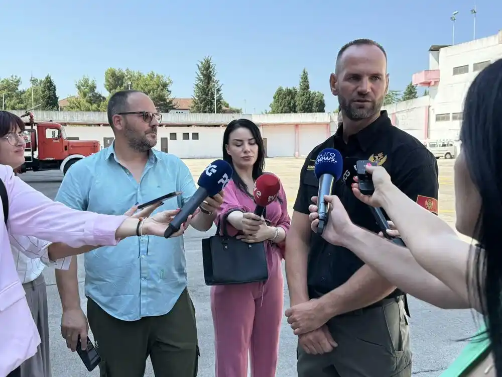 Mujović obećao parcelu za rješavanje stambenog pitanja podgoričkih vatrogasaca