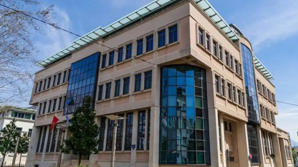 Perić i opozicija tvrde da sprječavaju uvođenje prinudne uprave, vlast da je na sceni formiranje nove koalicije