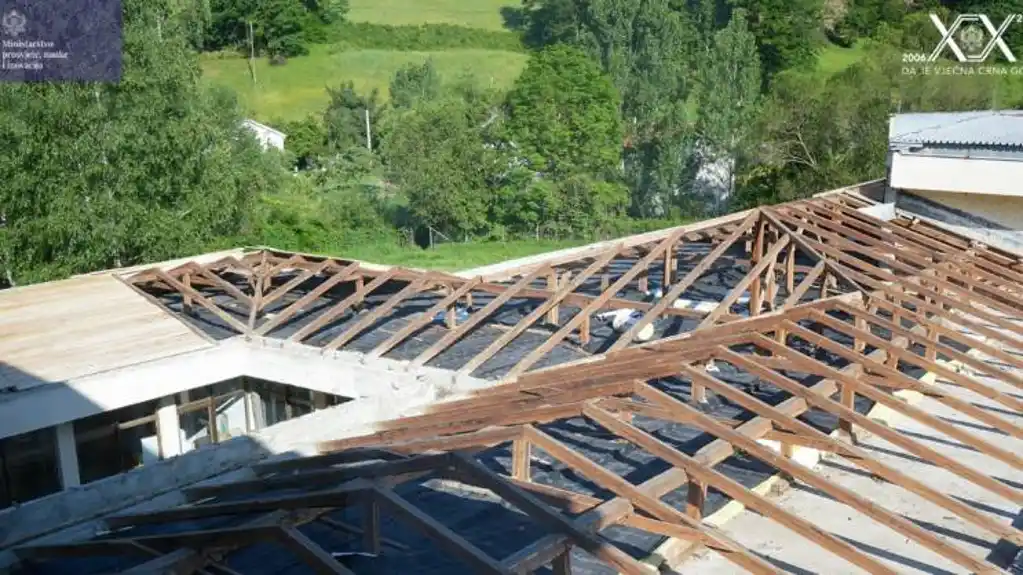 Počeli radovi na rekonstrukciji školskog objekta u Petnjici
