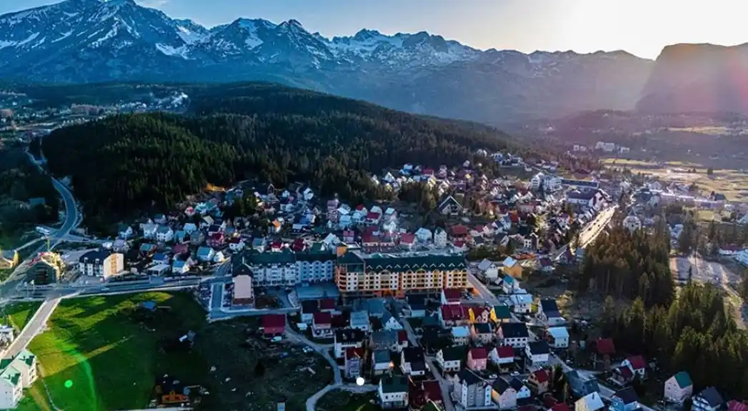 Počelo rušenje nelegalnih štala na Žabljaku, stočari tražili odlaganje