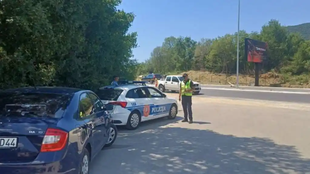 Pojačan nadzor drumskog prevoza na primorju, izdato 15 prekršajnih naloga i 11 prekršajnih prijava