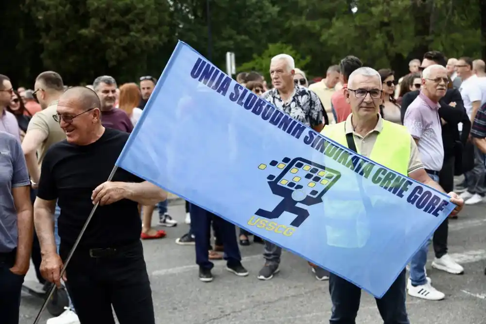 Protest Unije slobodnih sindikata večeras ispred Vlade: Traže potpisivanje Opšteg kolektivnog ugovora i veće plate