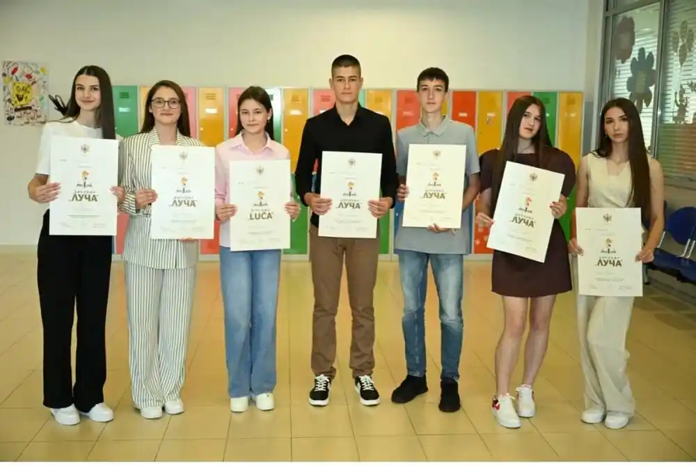 Sedmoro učenika OŠ „Risto Manojlović“ dobitnici diplome Luča