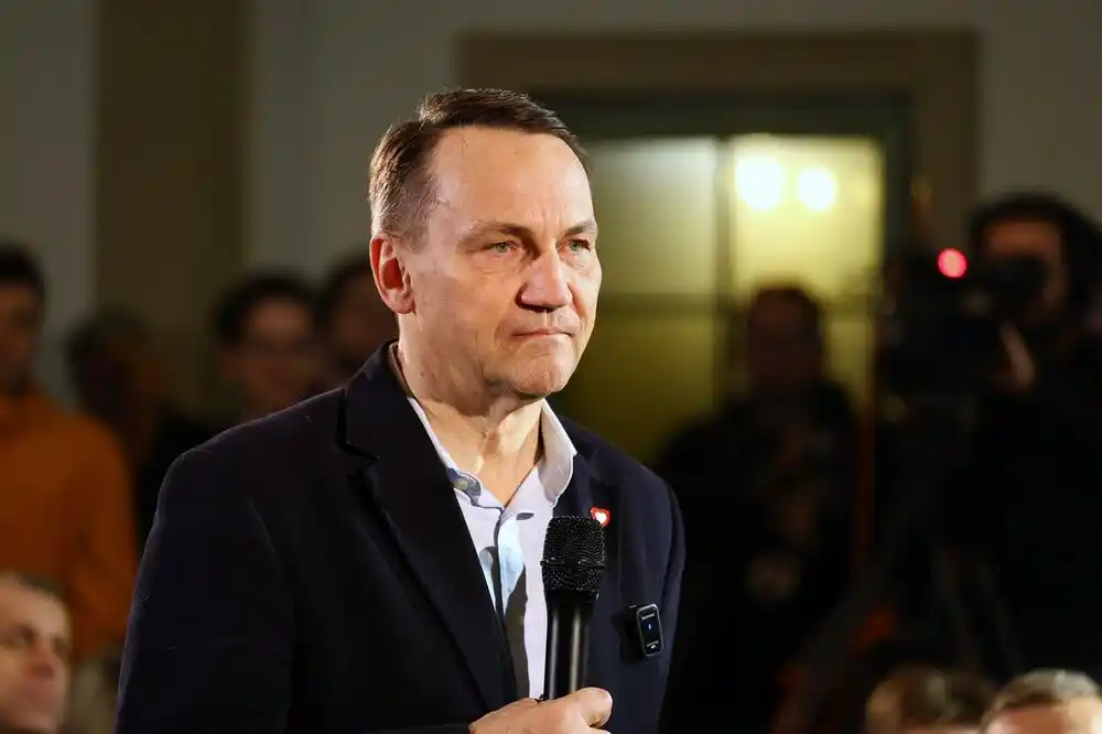 Šikorski: Ukrajina ne može u EU dok ne ispuni sve kriterijume