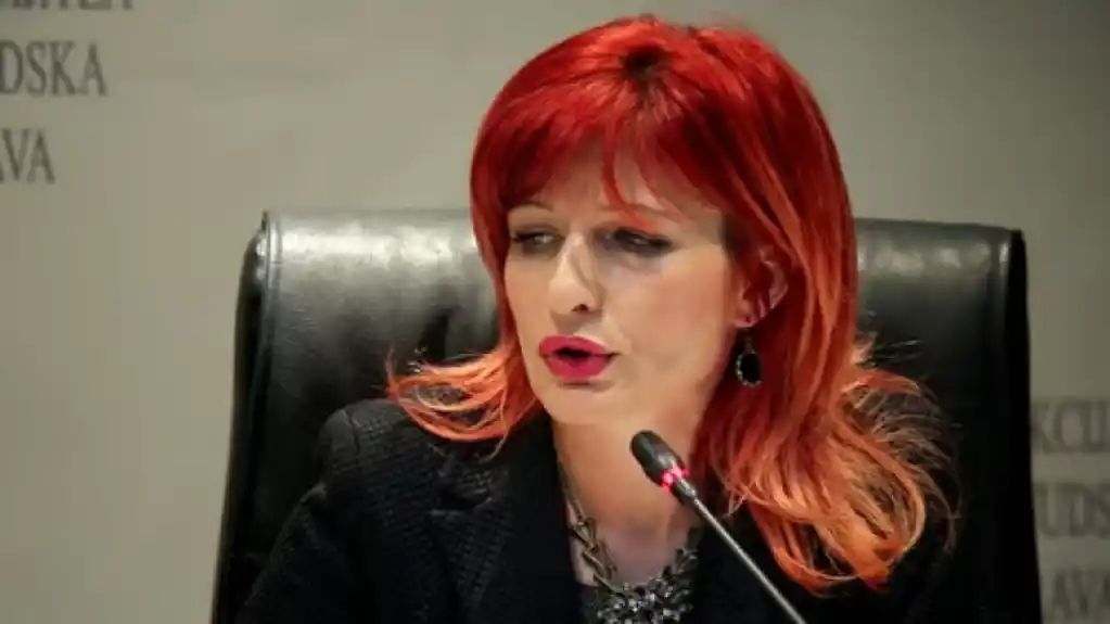 Simović Zvicer: Državnim službenicima radni odnos treba da prestaje sa 67, a ne sa 66 godina