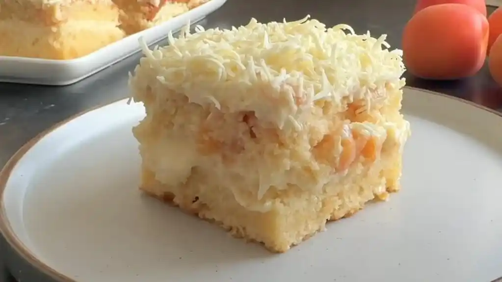 Sočni kolač s kajsijama i bijelom čokoladom koji osvaja na prvi zalogaj
