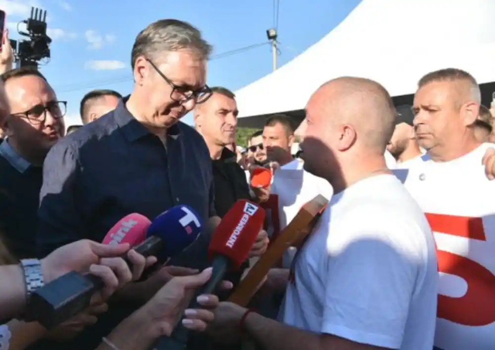 Srbi sa Kosova Vučiću uručili ikonu Svetog Lazara