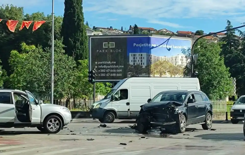 Sudar tri vozila u Podgorici