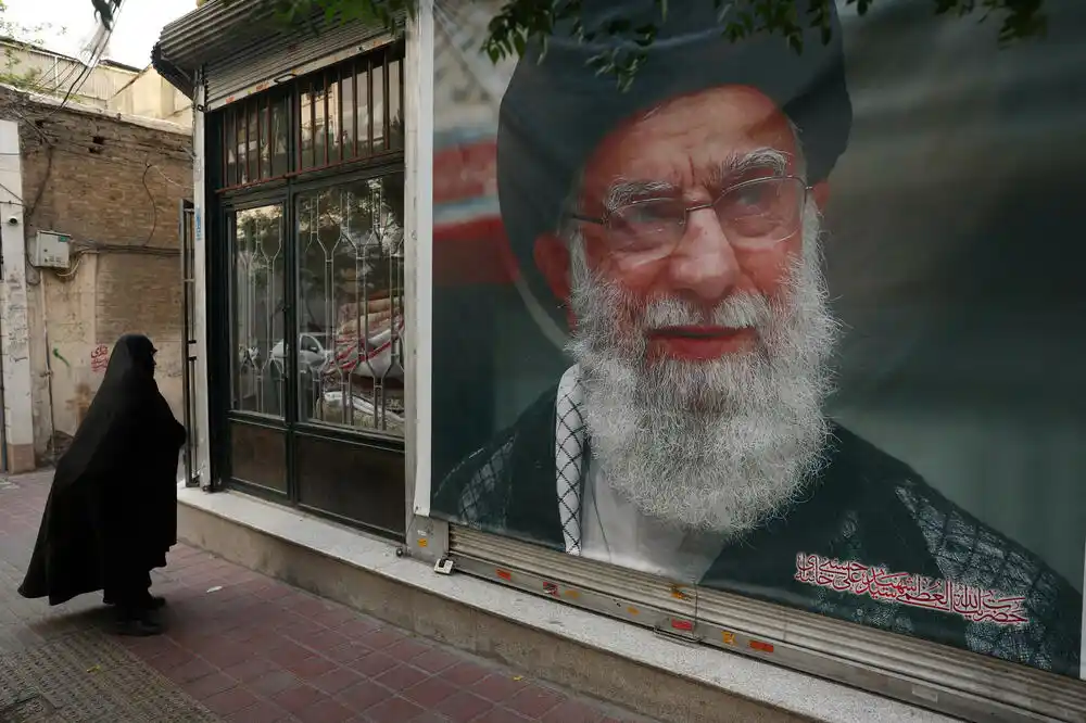 Ubijeni Vrhovni vođa Irana Ali Hamenei biće sahranjen početkom jula