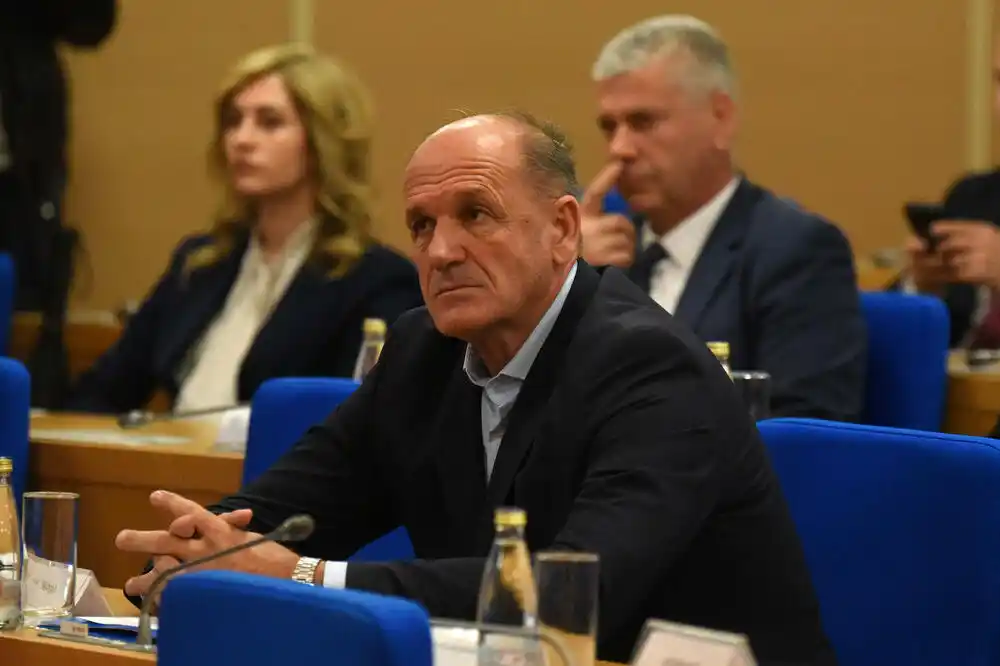 Za dva polovna autobusa 72.000 eura: Prema tenderskoj dokumentaciji, “Putevi” traže autobuse proizvedene 2010. godine