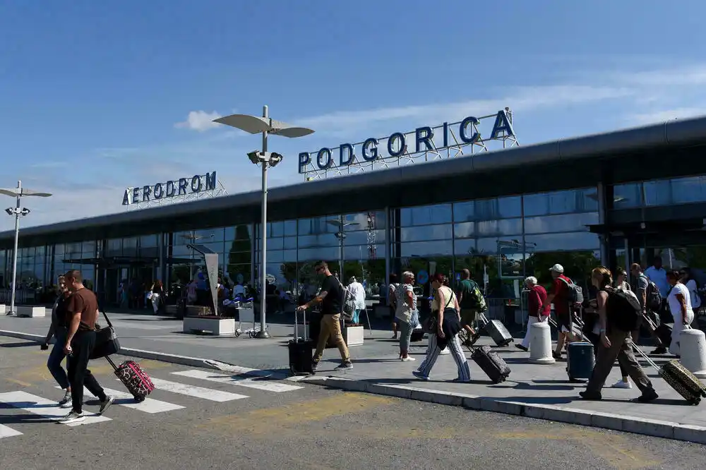 Tolić očekuje nove rekorde, upozorio da aerodromi bez ulaganja u infrastrukturu neće moći da prate rast broja putnika