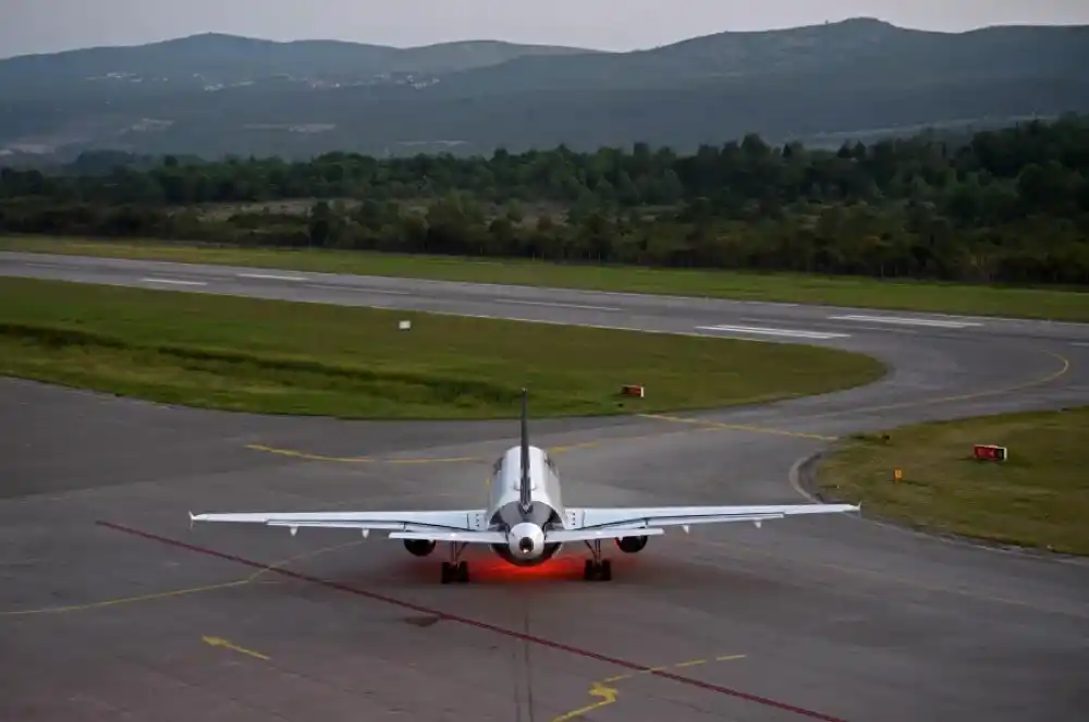 Avioni u Tivtu zbog ptica nisu mogli četiri sata da polete