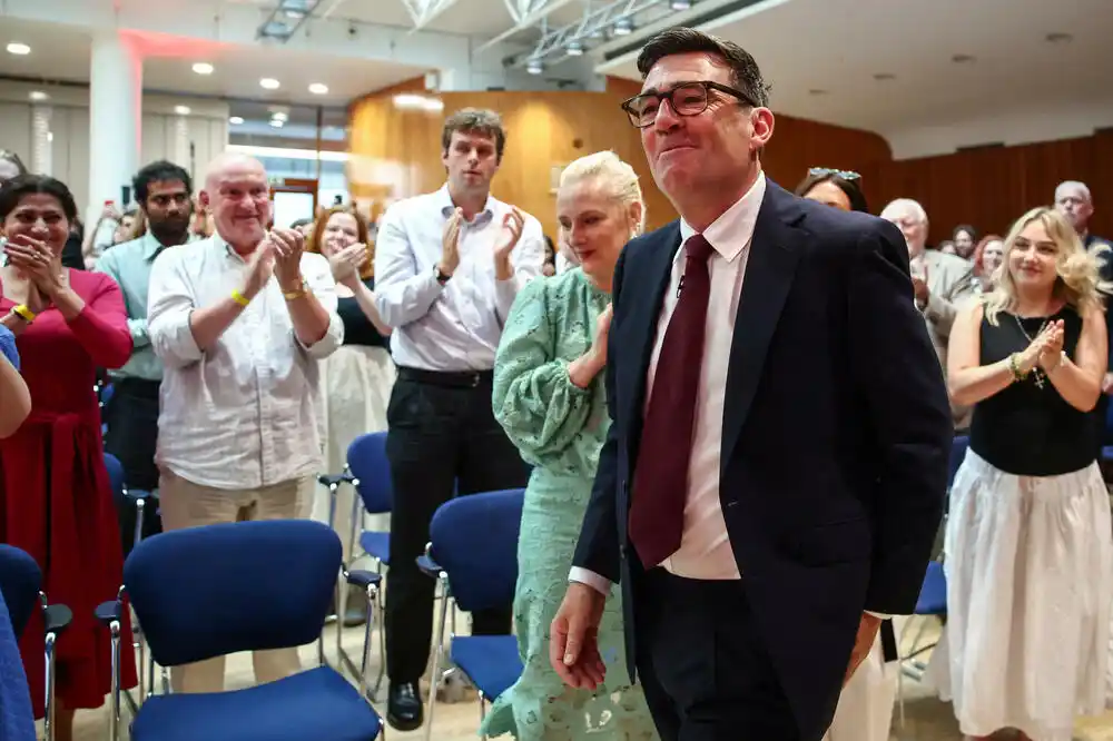 Barnam proglašen za lidera Laburističke partije: Otklonjena posljednja prepreka da postane britanski premijer