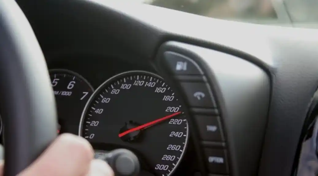 Brza vožnja, telefoni i stari automobili najveći problemi