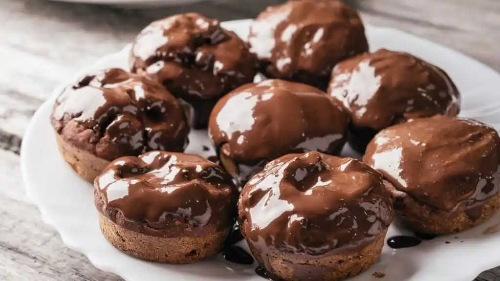 Čokoladni mafini punjeni džemom od kajsija